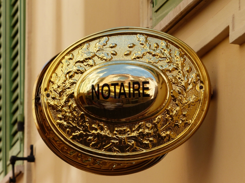 notaire-LA TOUR-min_advertising-golden-metal-money-lighting-brass-1013060-pxhere.com